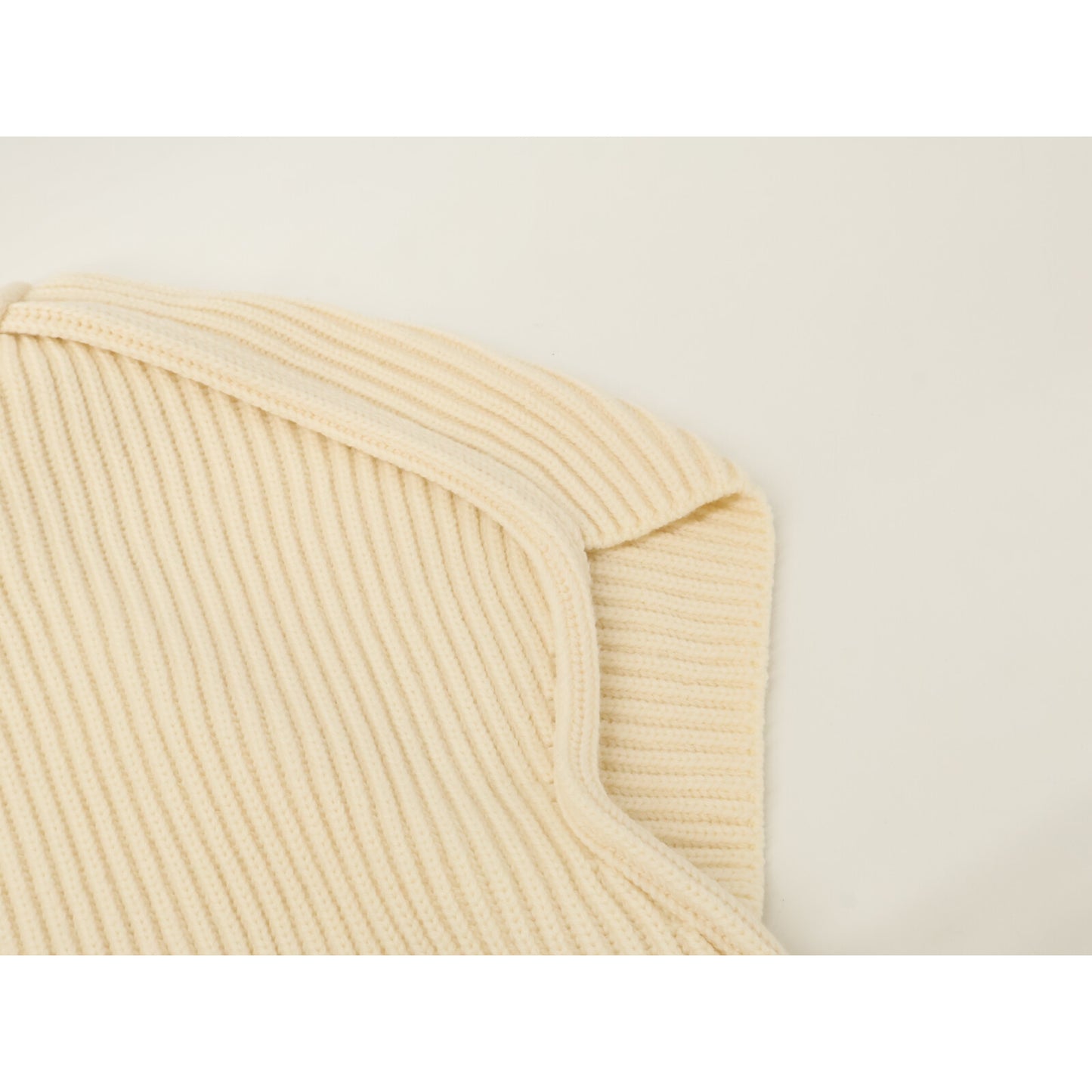 LOUIS VUITTON Louis Vuitton 【Excellent condition/domestic authentic/2025 model】 RW251WW QJB FSKW05 LV logo leather patch rib-knit high-neck short-sleeve sweater top
