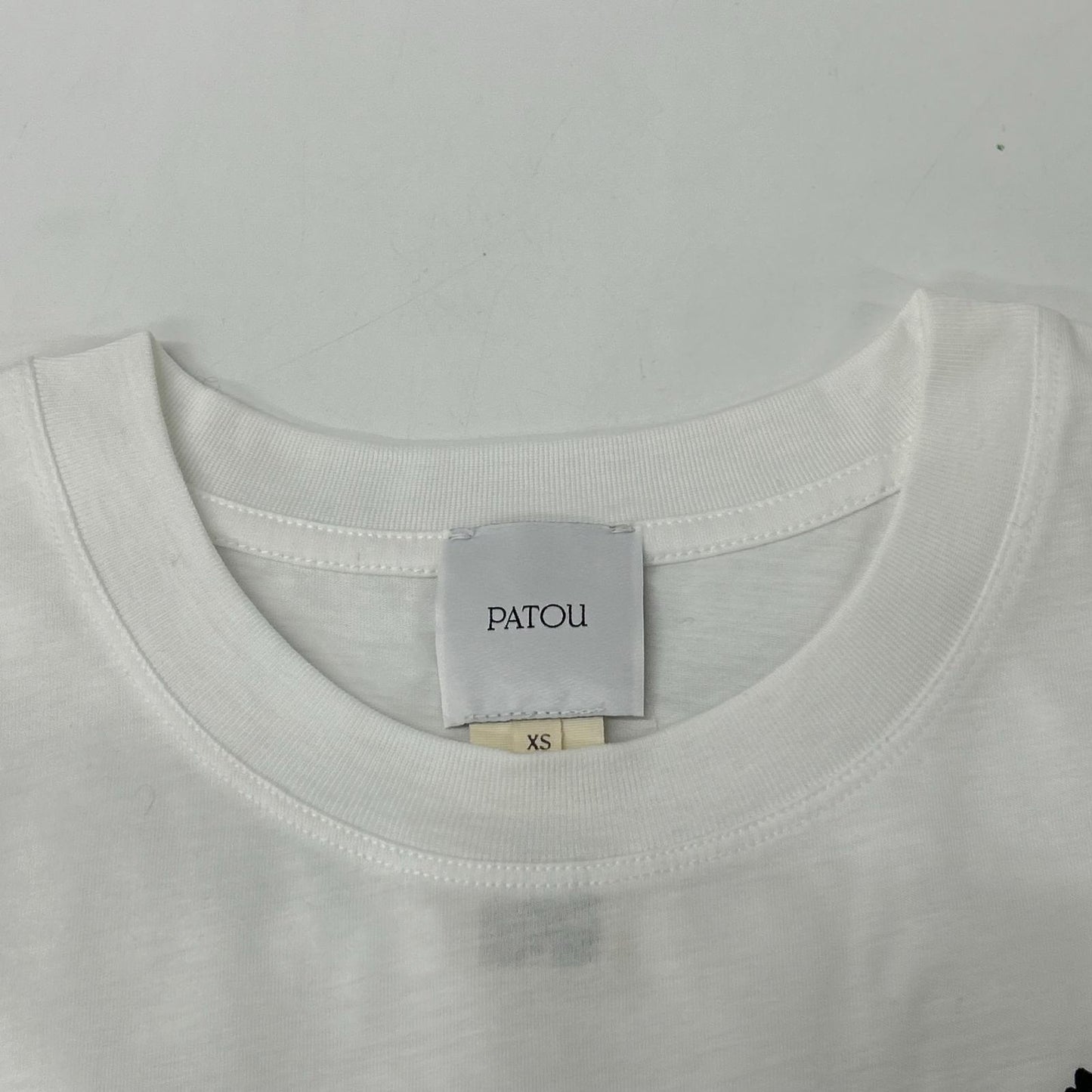 PATOU パトゥ JE0889999001W ホワイト オーガニックコットン製フローラルパトゥカーブロゴTシャツ トップス