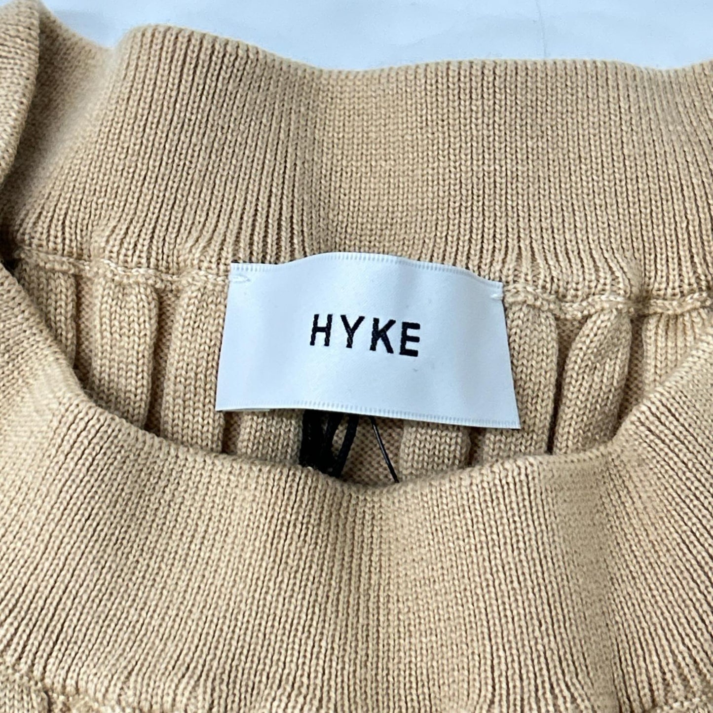 HYKE ハイク 232-11338 23AW キャメル WIDE RIBBED CROPPED VEST リブクロップドニットベスト ベスト