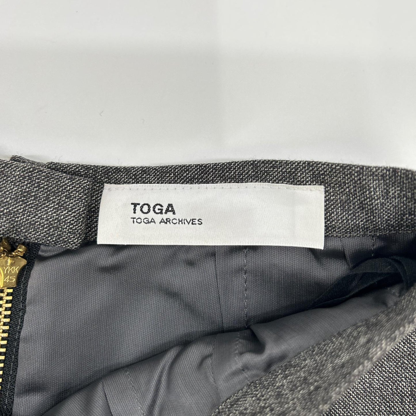 TOGA トーガ TA82-FG026 グレー カットアウトディテール スカーフ ミディアムスカート スカート