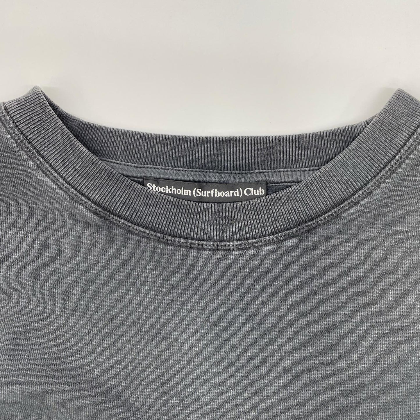 Stockholm Surfboard Club ストックホルムサーフボードクラブ 4220900191 ウォッシュブラック コットン クルーネック スウェットプルオーバー トップス