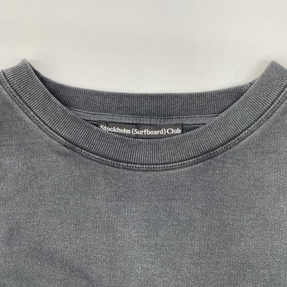 Stockholm Surfboard Club ストックホルムサーフボードクラブ 4220900191 ウォッシュブラック コットン クルーネック スウェットプルオーバー トップス