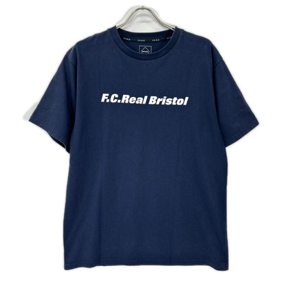 F.C.Real Bristol エフシーリアルブリストル FCRB-210064 ネイビー×ホワイト コットン混 ロゴプリント ショートスリーブカットソー トップス
