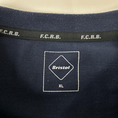 F.C.Real Bristol エフシーリアルブリストル FCRB-210064 ネイビー×ホワイト コットン混 ロゴプリント ショートスリーブカットソー トップス