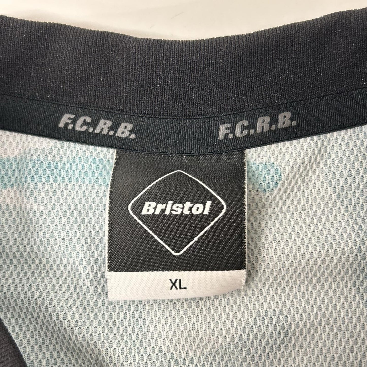 F.C.Real Bristol エフシーリアルブリストル FCRB-220049 ブラック×カモフラ ロゴプリント ショートスリーブカットソー トップス