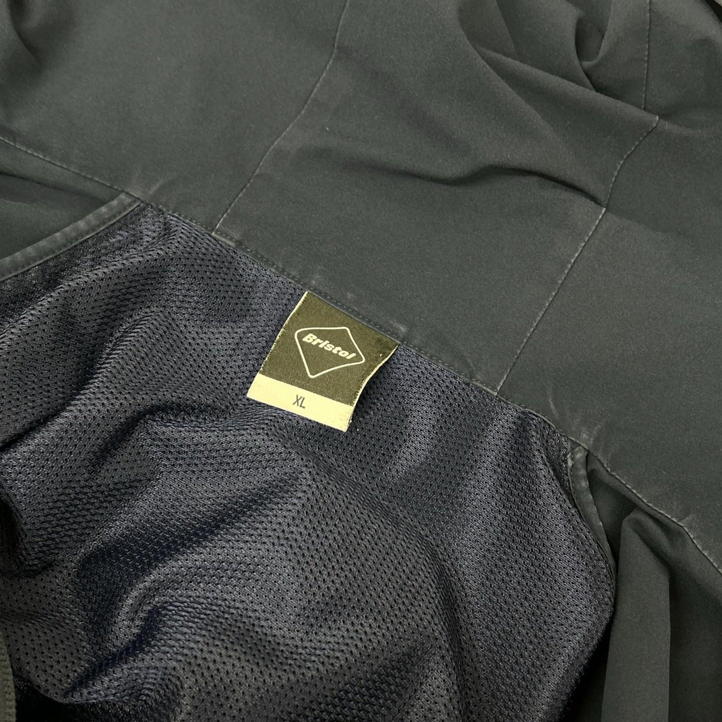 F.C.Real Bristol エフシーリアルブリストル FCRB-212041 ネイビー×ホワイト ポリエステル バックロゴ VENTILATION TRACK JACKET トップス