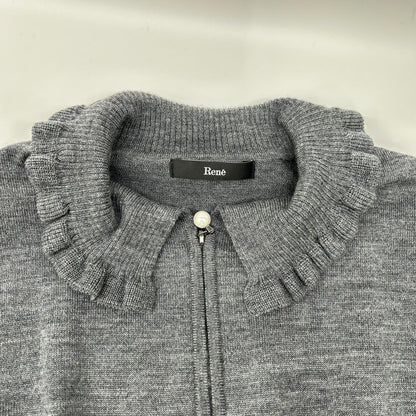 Rene ルネ 24AW 5442040 グレー ウール フリルデザイン ハイネックジップアップニット トップス