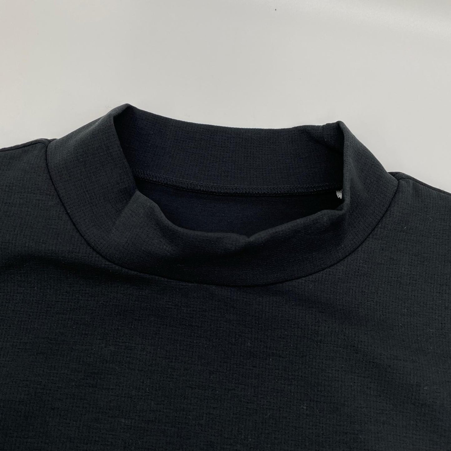 Travis Mathew トラヴィスマシュー ブラック RELAX MOCK バックプリント ロングスリーブモックネックシャツ トップス