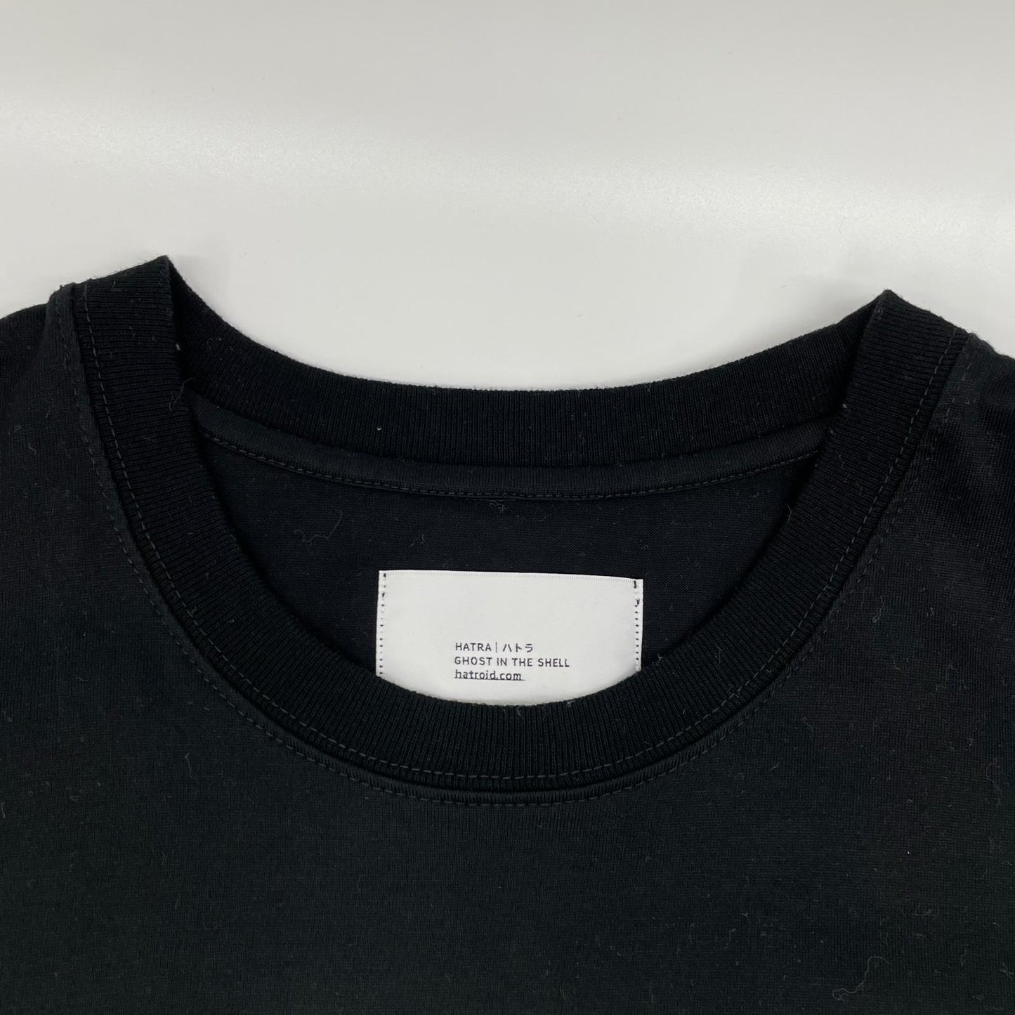 hatra ハトラ ブラック TS-Ghost GHOST IN THE SHELL タイトルロゴプリントTシャツ トップス