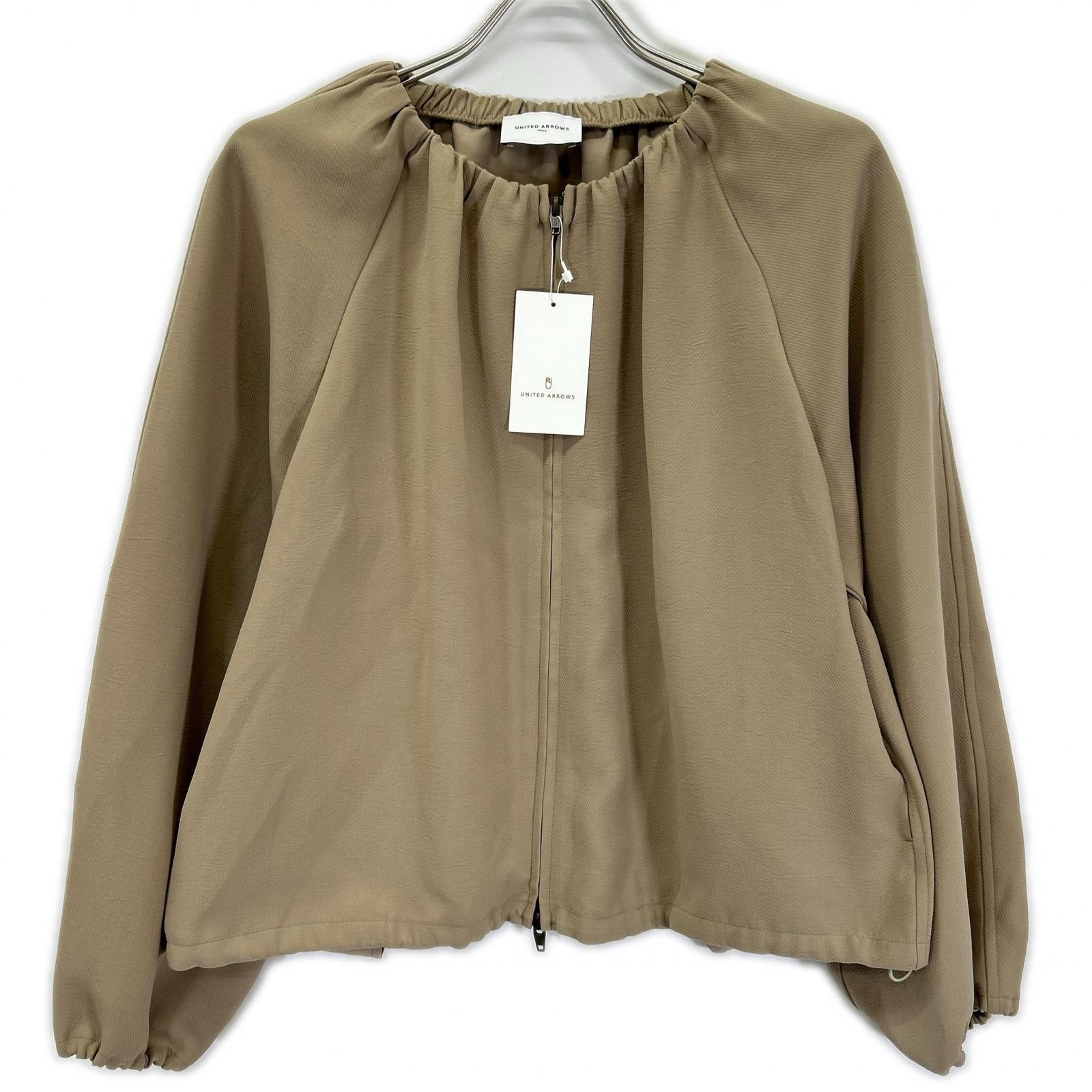 UNITED ARROWS ユナイテッドアローズ 1522-199-5365 ベージュ COMFY ギャザー ノーカラー ジップアプブルゾン トップス