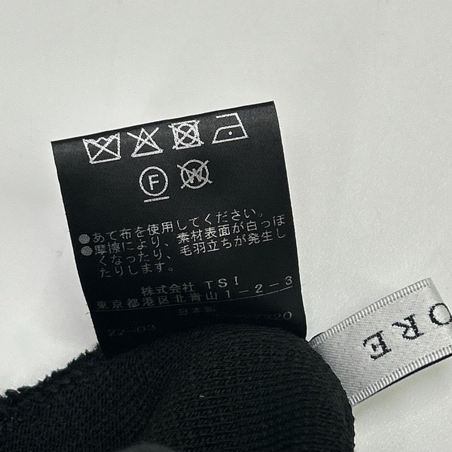 ADORE アドーア ブラック Vネック ドライストレッチ フリルヘム トップス トップス