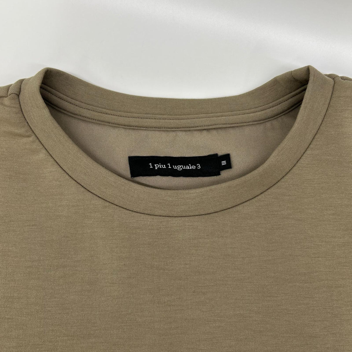 1piu1uguale3 ウノピゥウノウグァーレトレ MRT371-PRY118 カーキ S/S BIG CREW TEE ロゴプリントTシャツ トップス