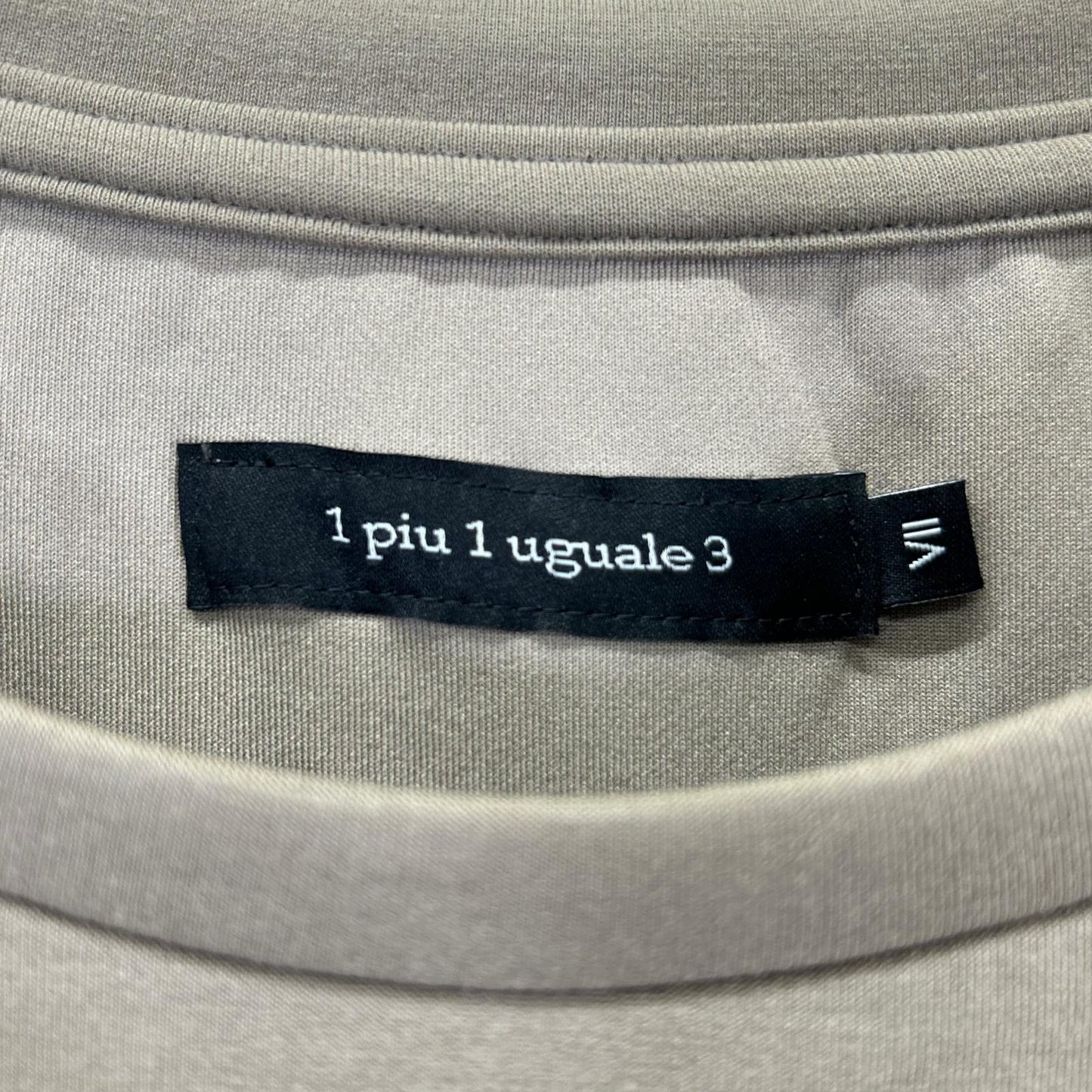 1piu1uguale3 ウノピゥウノウグァーレトレ MRT371-PRY118 カーキ S/S BIG CREW TEE ロゴプリントTシャツ トップス