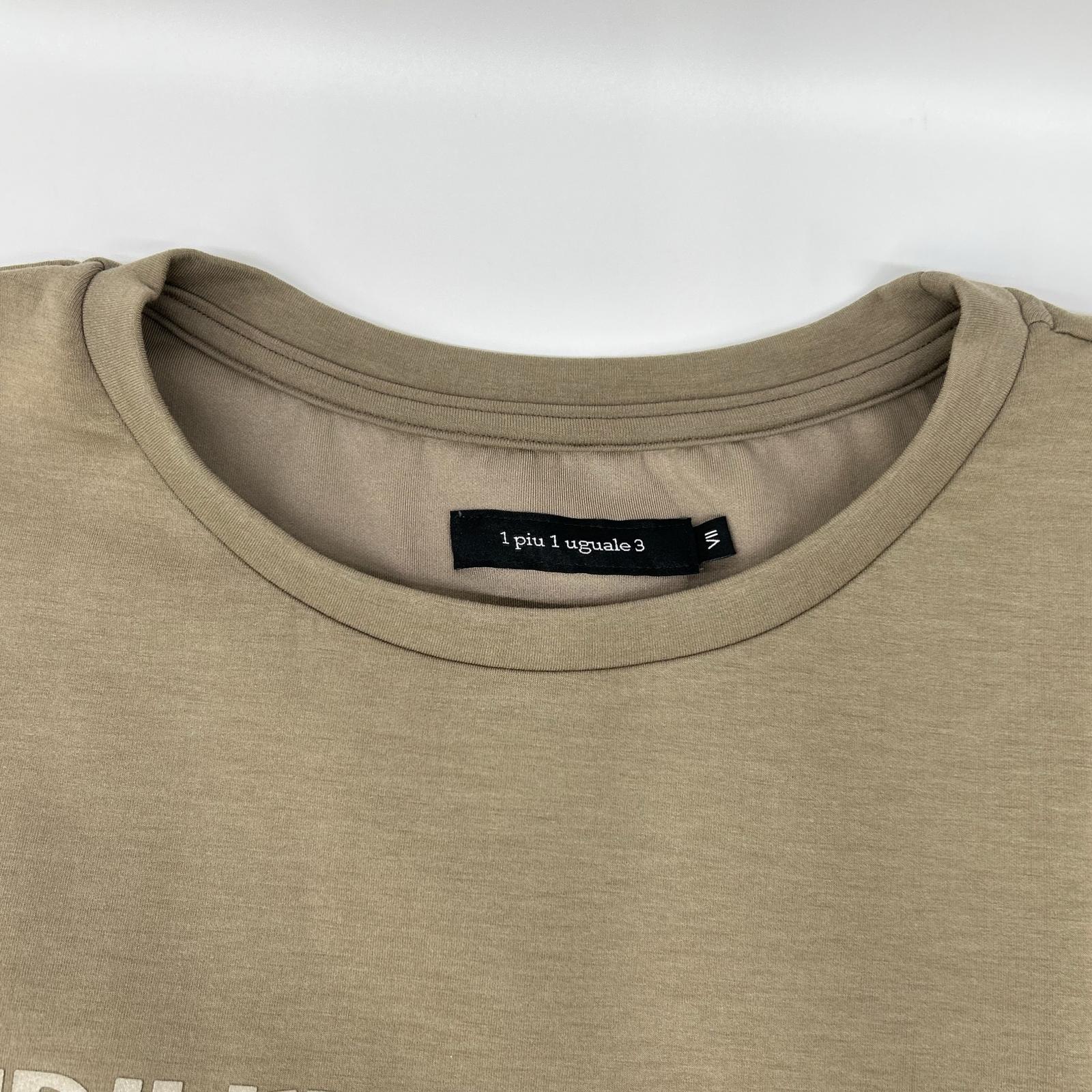 1piu1uguale3 ウノピゥウノウグァーレトレ MRT371-PRY118 カーキ S/S BIG CREW TEE ロゴプリントTシャツ トップス