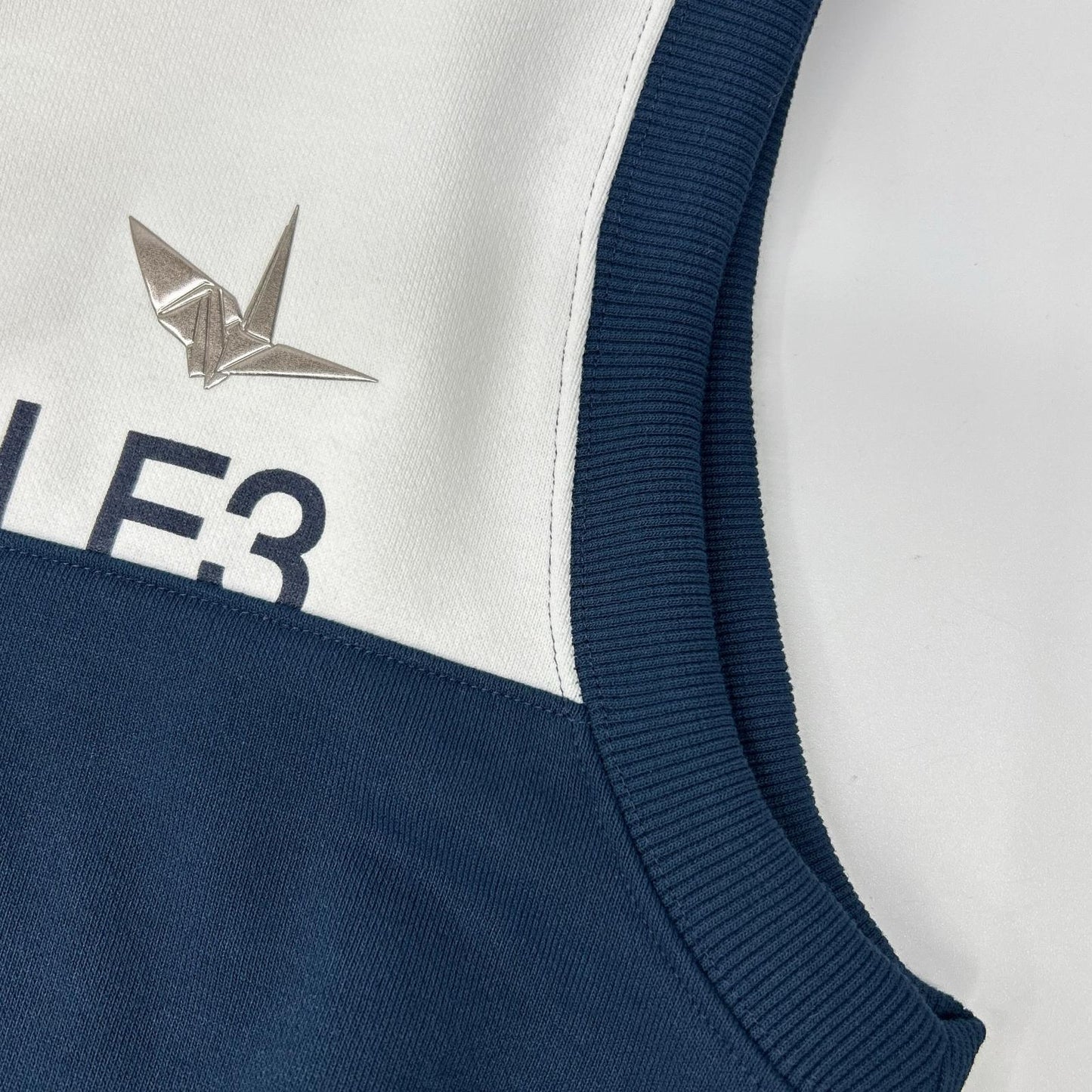 1piu1uguale3 ウノピゥウノウグァーレトレ 【GOLF】【×戸賀敬城】GRB029-POE308 ブルー×ホワイト POLY SWEAT VEST TOGA LIMITED MODEL ベスト ベスト