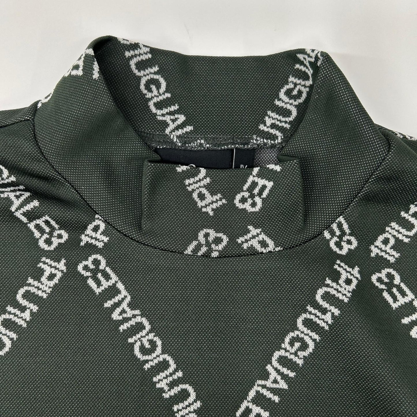 1piu1uguale3 ウノピゥウノウグァーレトレ 【GOLF】【×戸賀敬城】GRK063-POE457 カーキ S/S MOCK NECK ARGYLE LOGO ロゴ モックネックTシャツ トップス