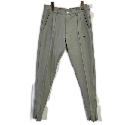 1piu1uguale3 ウノピゥウノウグァーレトレ 【GOLF】【×戸賀敬城】GRP064-POE340 グレー PINTUCK PANTS センタープレススラックスパンツ ボトムス