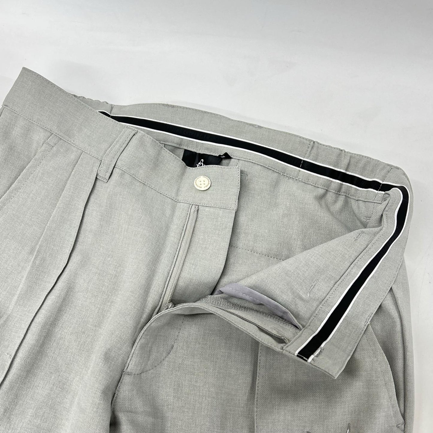 1piu1uguale3 ウノピゥウノウグァーレトレ 【GOLF】【×戸賀敬城】GRP064-POE340 グレー PINTUCK PANTS センタープレススラックスパンツ ボトムス