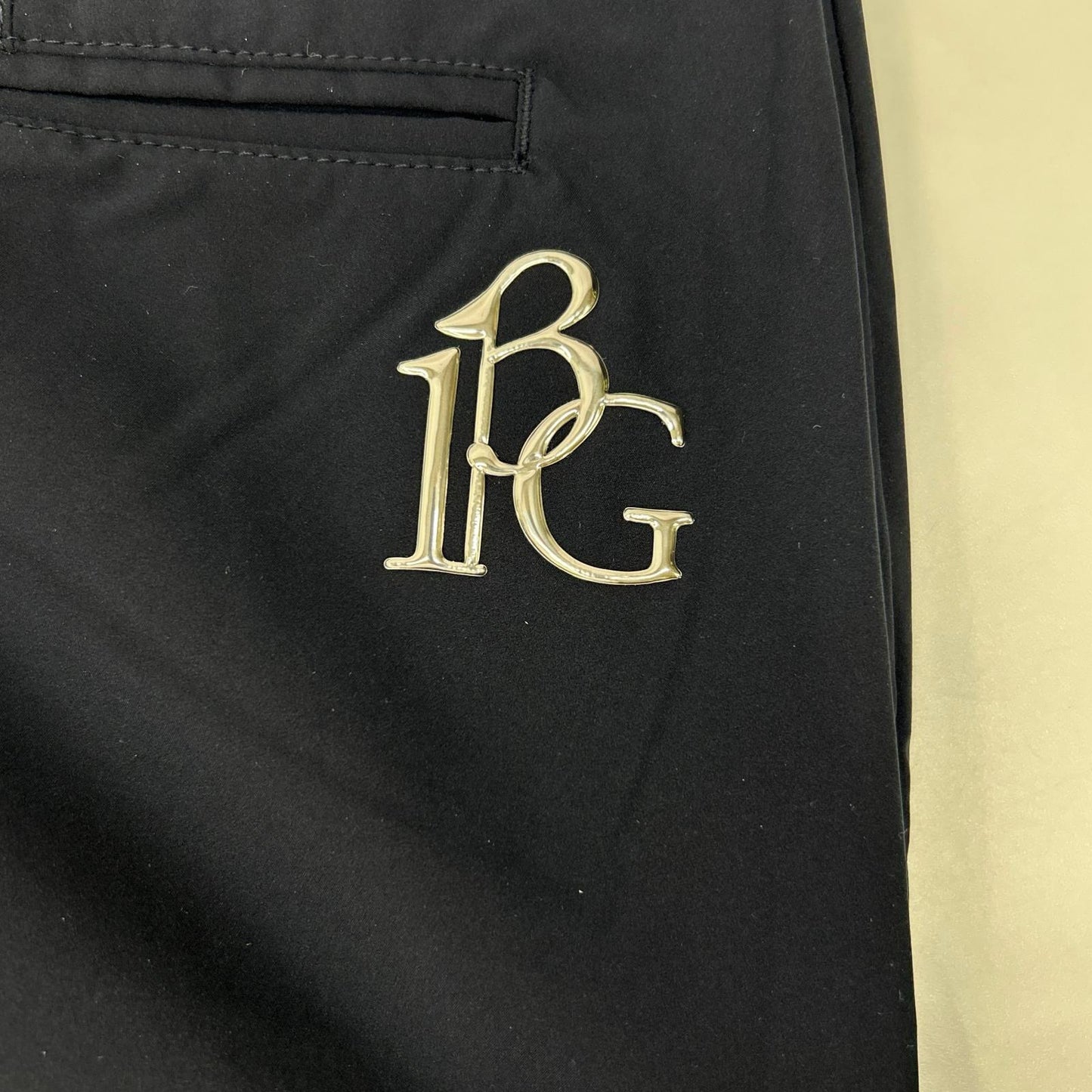 1piu1uguale3 ウノピゥウノウグァーレトレ 【GOLF】GSP071-POE478 ブラック BASIC LONG PANTS ナイロンスラックスパンツ ボトムス