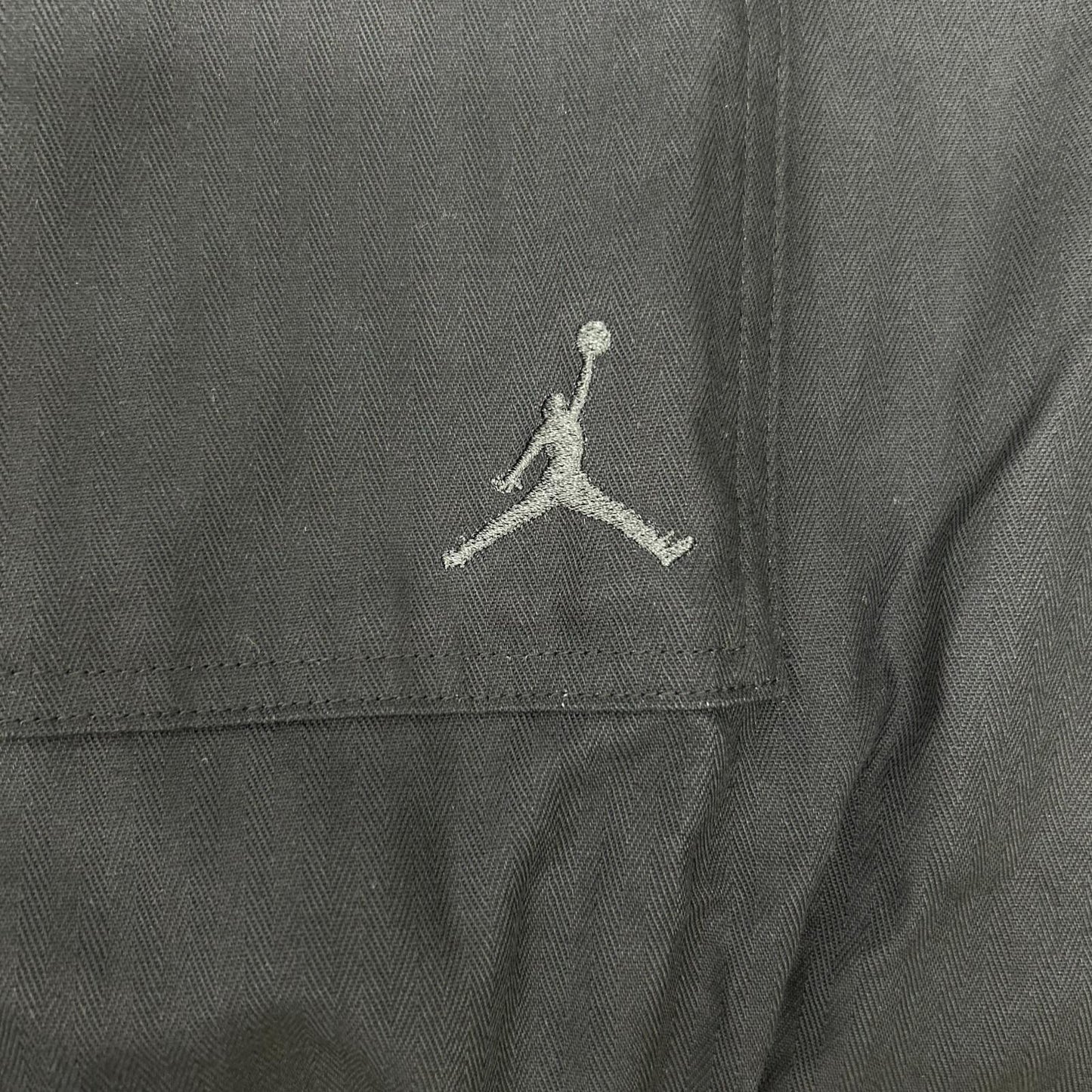 NIKE ナイキ FV7446-010 ブラック ジョーダン エッセンシャルメンズボタンダウンシャツ トップス