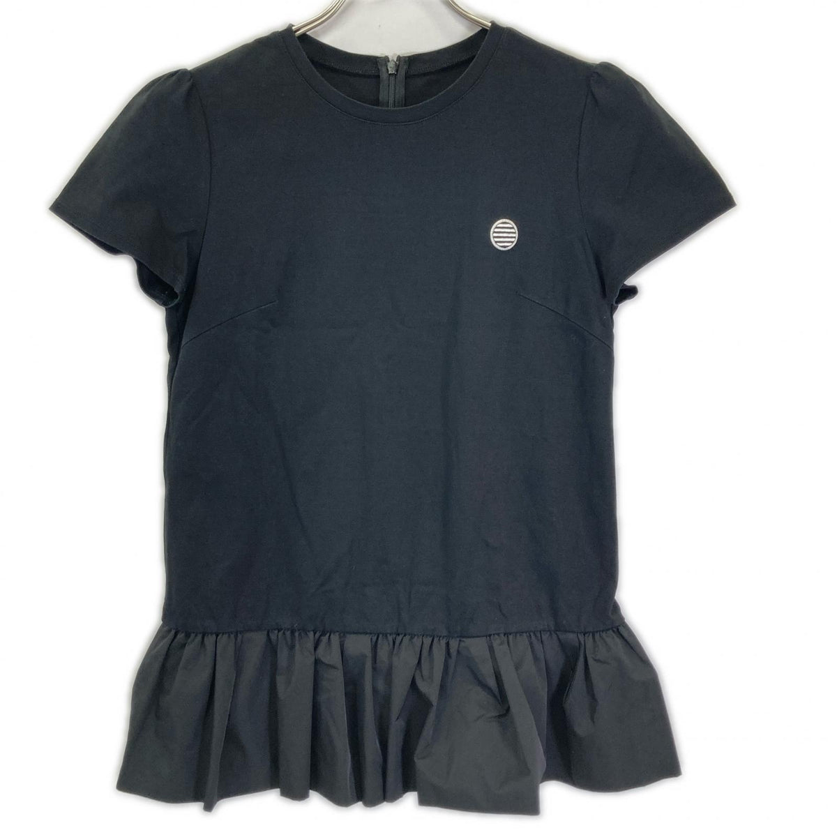 BORDERS at BALCONY ボーダーズアットバルコニー BD2011-2C-32 ブラック 胸元ワッペン付 裾フリル 半袖カットソー トップス