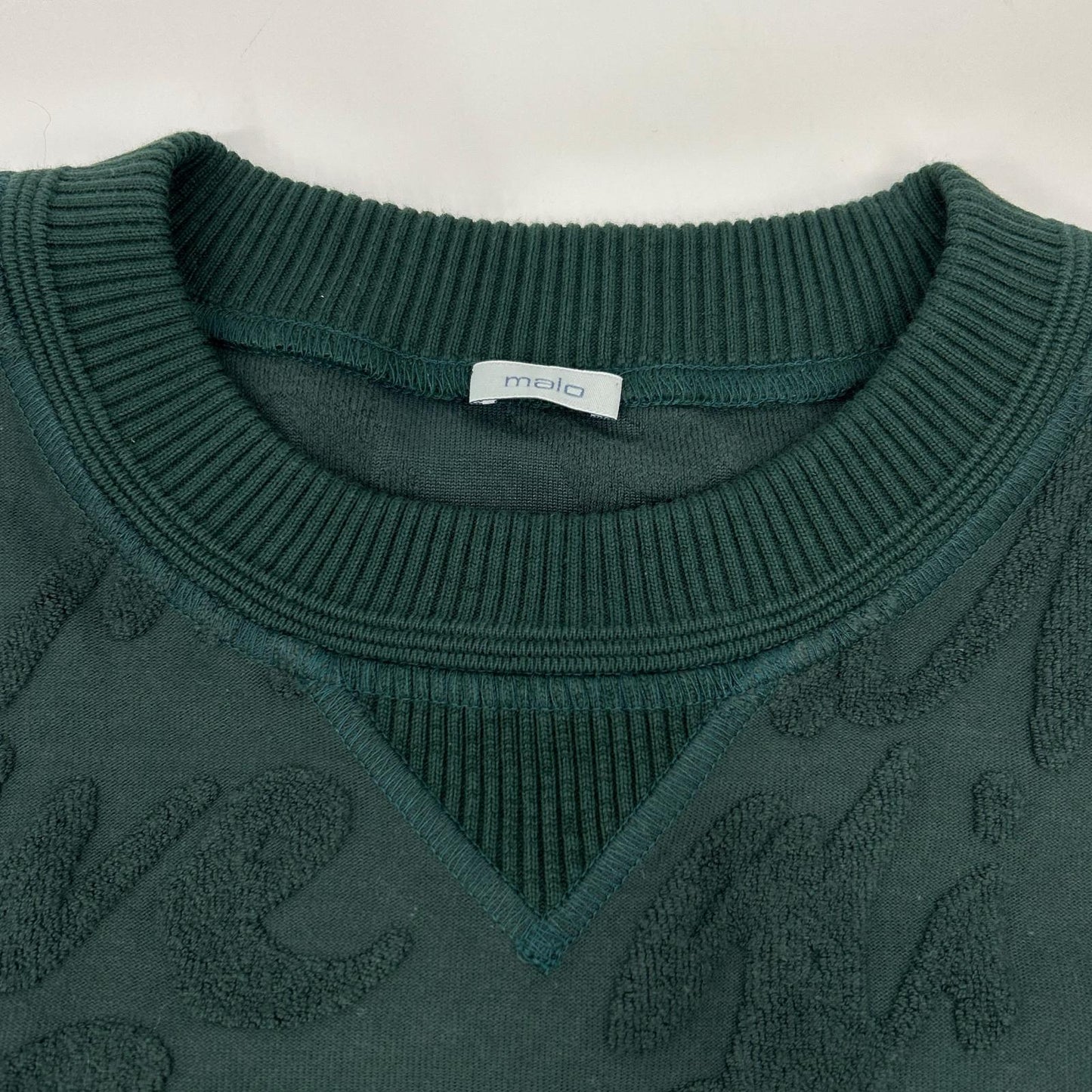 MALO マーロ グリーン エンボス刺繍 Vガゼット ロングスリーブ スウェット トップス