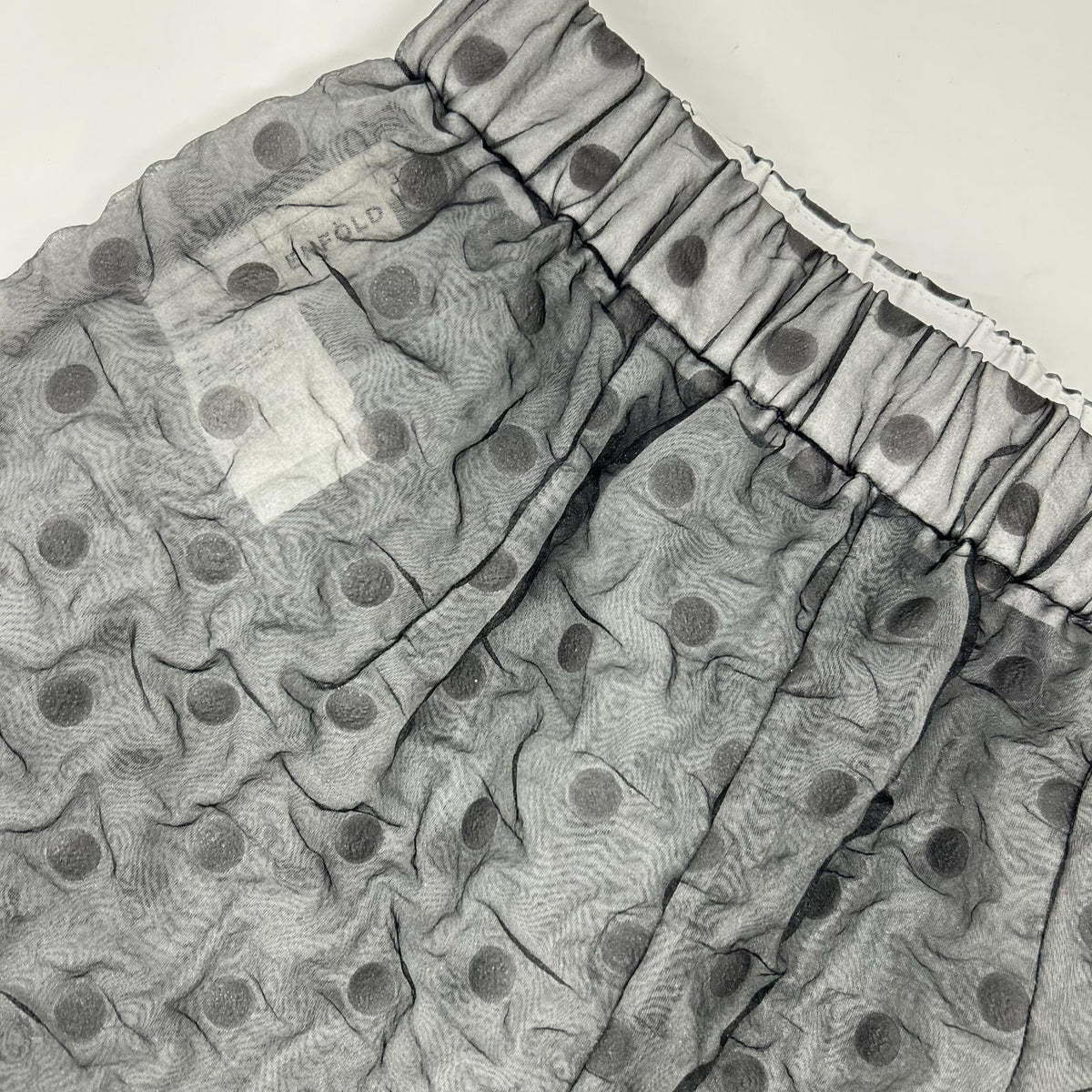 ENFOLD エンフォルド 300G831-1550 グレー シアードット レイヤードスタイル FORMED EGG PANT ボトムス