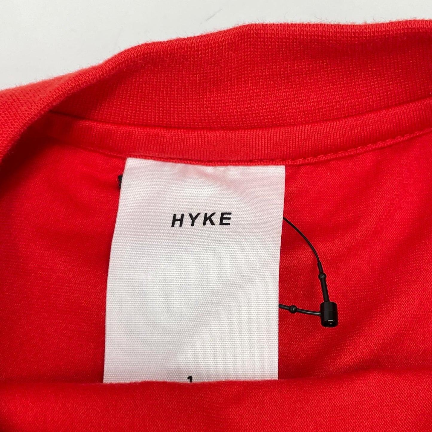 HYKE ハイク 12365-2401 レッド クロップドロングスリーブカットソー トップス