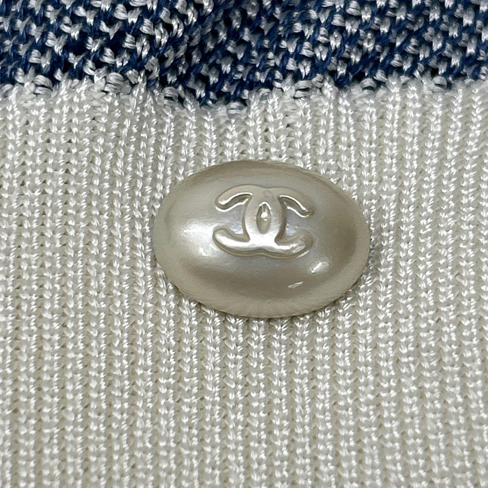 CHANEL Chanel P56171K07378 17SS white and navy Coco Mark button distressed camellia striped V-neck knit top