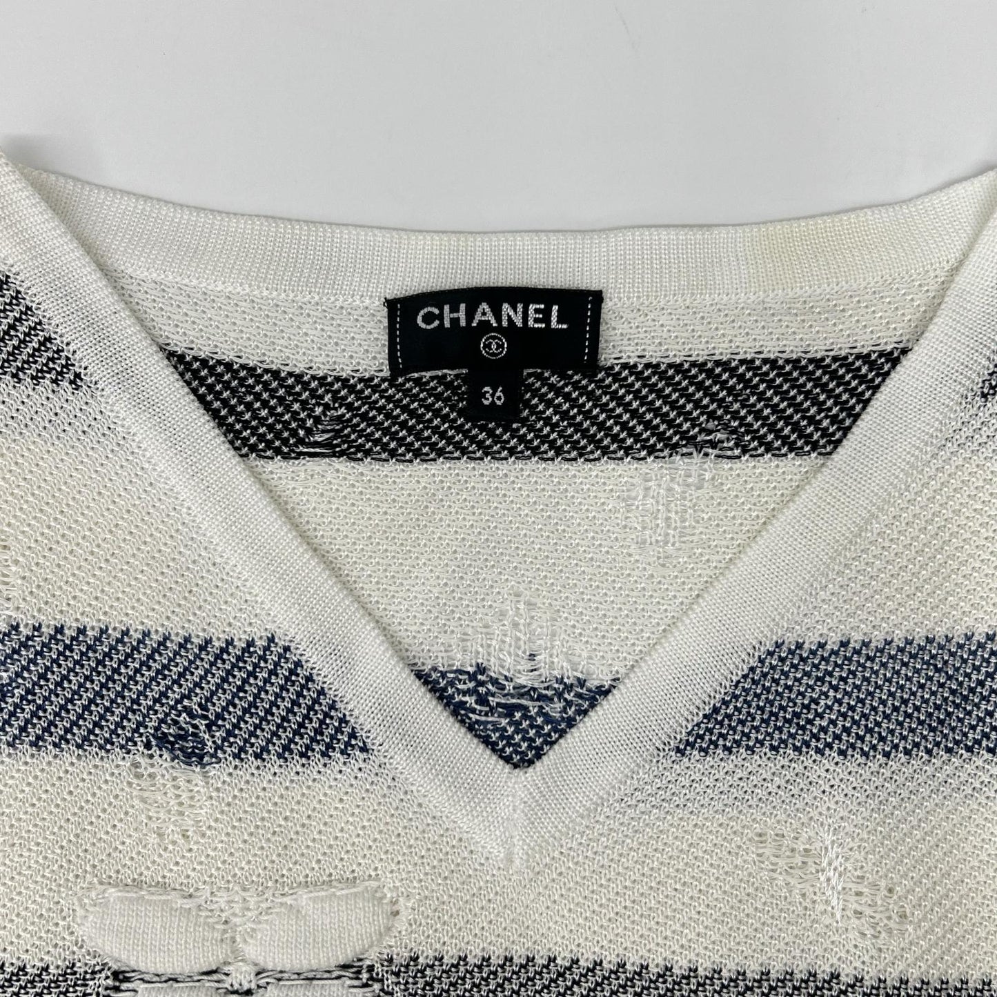 CHANEL Chanel P56171K07378 17SS white and navy Coco Mark button distressed camellia striped V-neck knit top