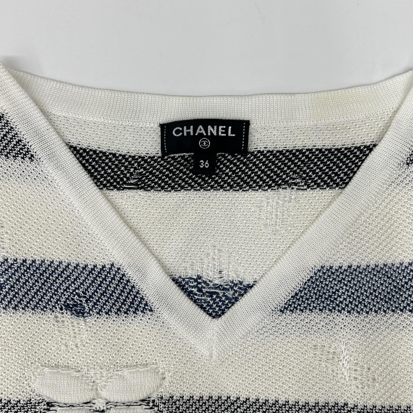 CHANEL Chanel P56171K07378 17SS white and navy Coco Mark button distressed camellia striped V-neck knit top
