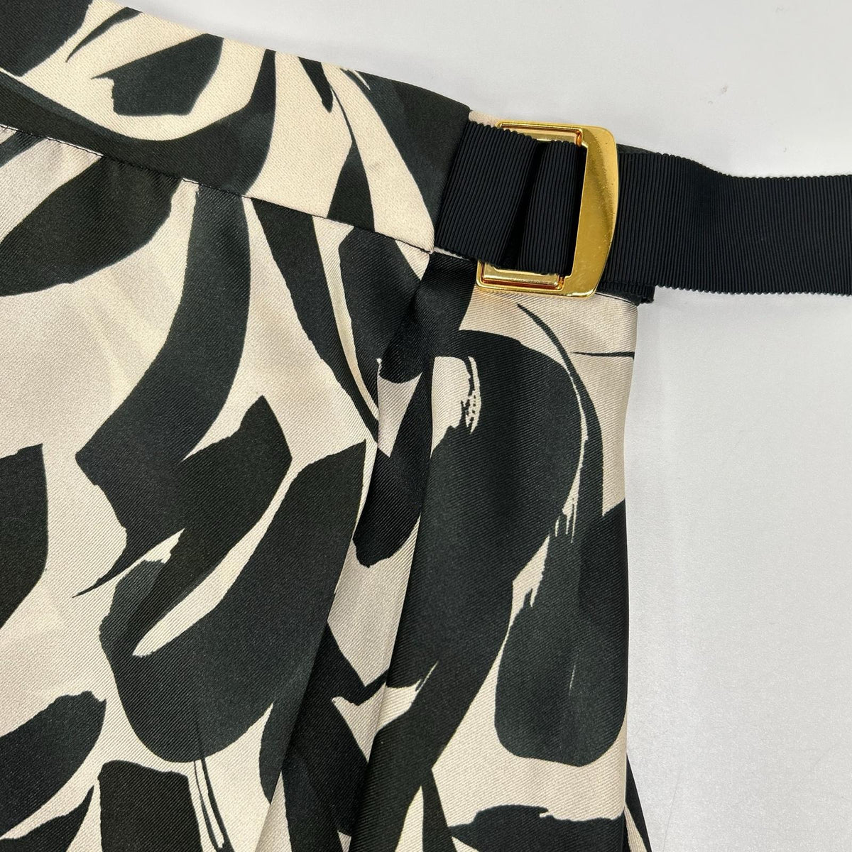 ANAYI アナイ 25年製 White×Black Belted All-Over-Print Flared Skirt