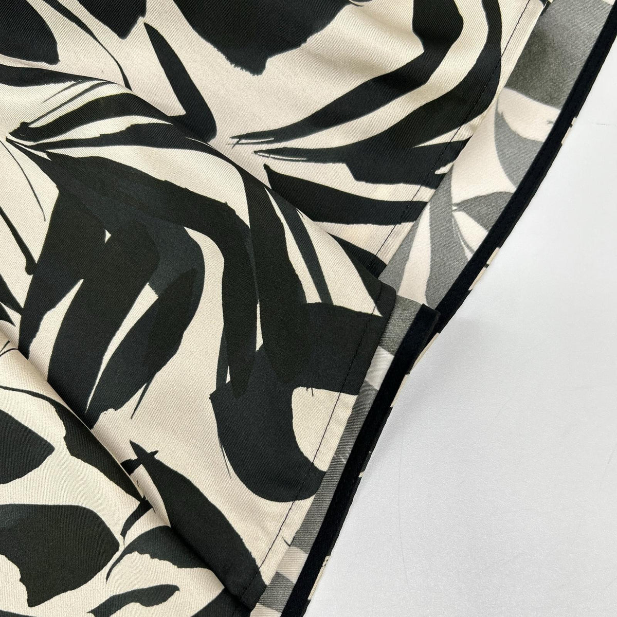 ANAYI アナイ 25年製 White×Black Belted All-Over-Print Flared Skirt