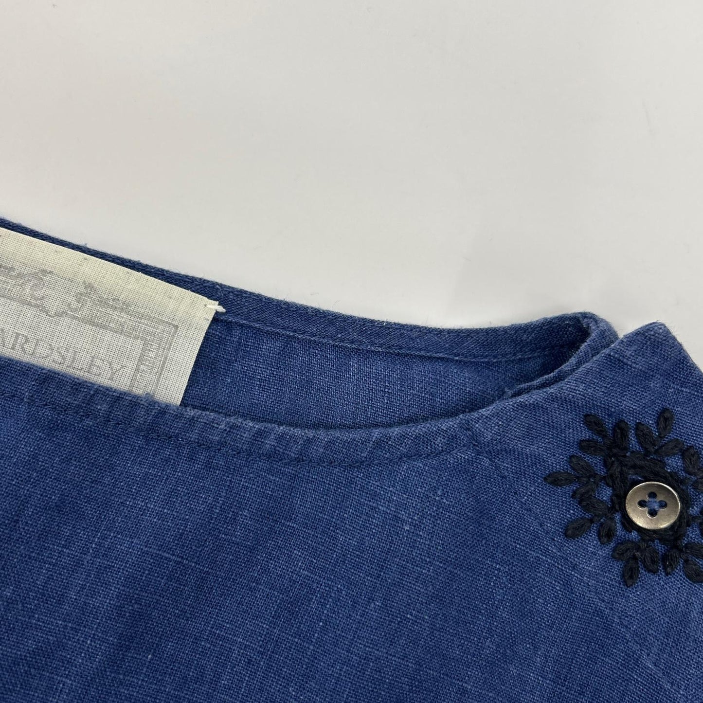 BEARDSLEY ビアズリー BEZ1011309A0004 ブルー リネン100 ポイント刺しゅうノースリーブワンピース ワンピース