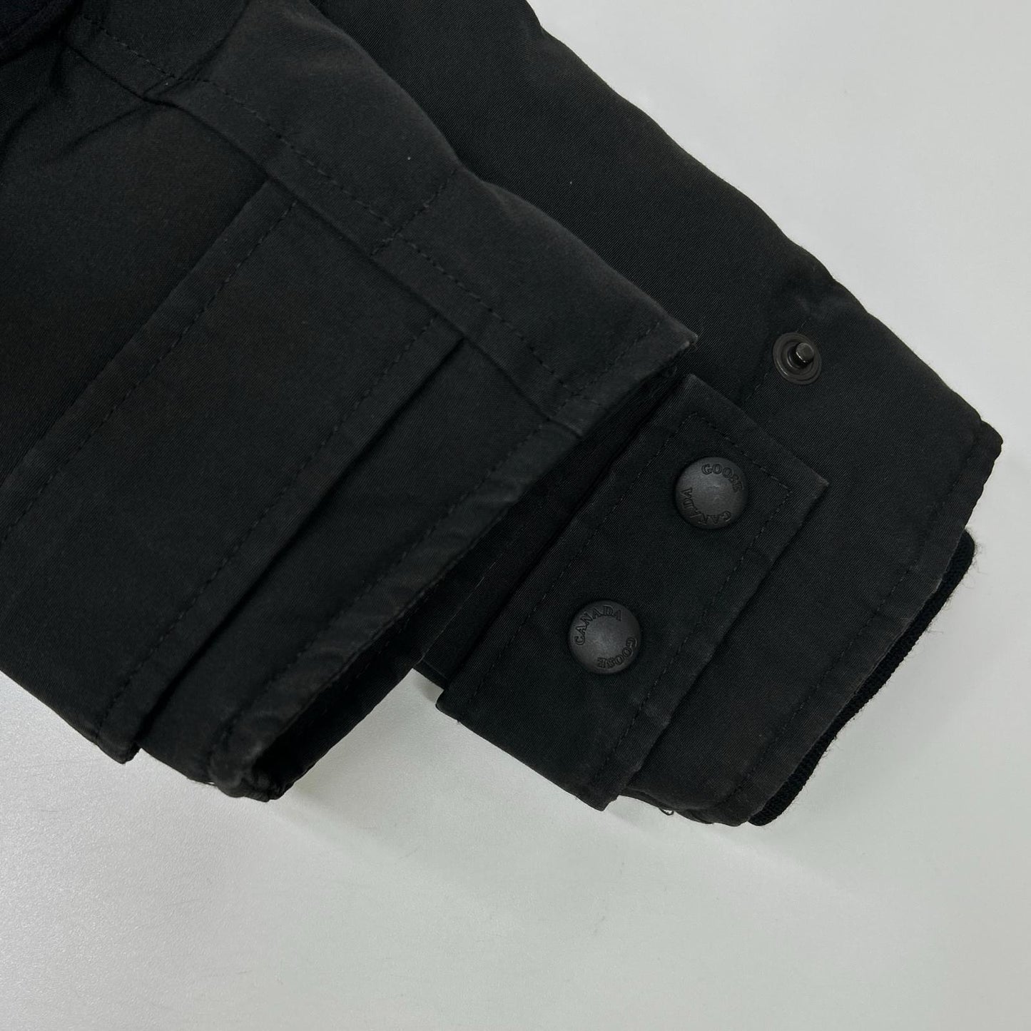 CANADA GOOSE カナダグース 2302JL ブラック マッケンジー ファー付き ダウンコート コート