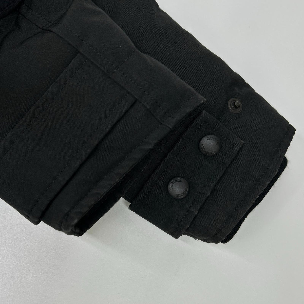 CANADA GOOSE カナダグース 2302JL ブラック マッケンジー ファー付き ダウンコート コート