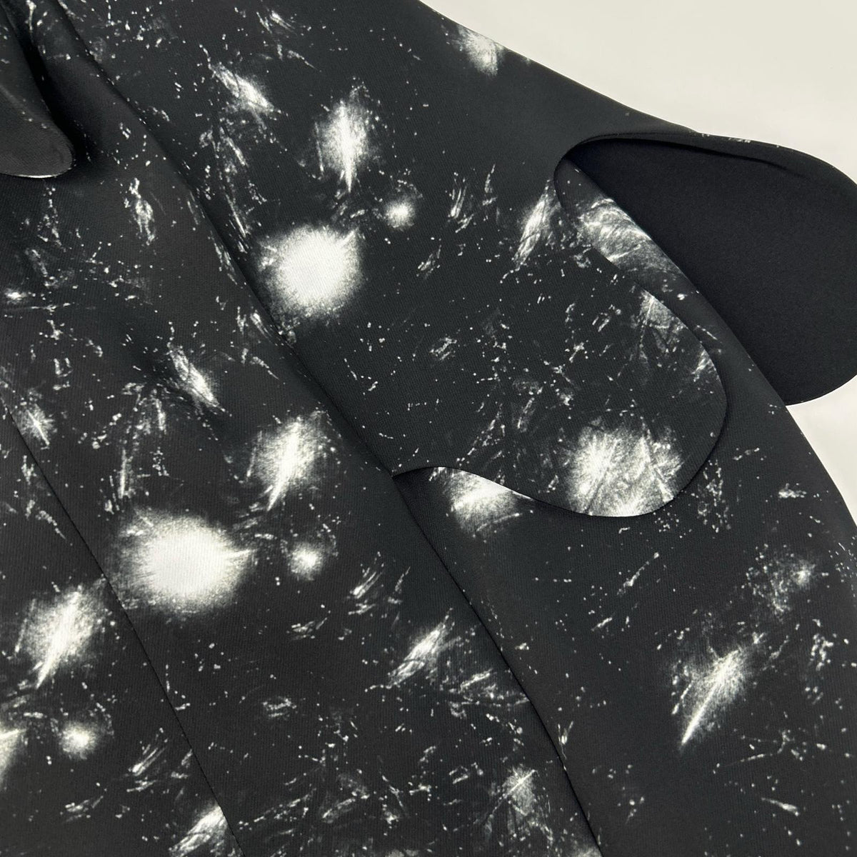 ENFOLD 24SS 300HS133-0560 Black Polyester Glass Transfer Broken Glasses DRIP-COLLAR DRESS One-Piece Dress