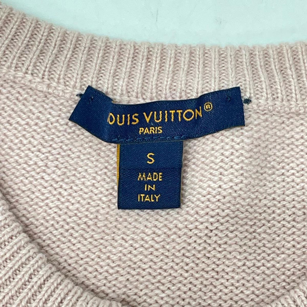 LOUIS VUITTON ルイヴィトン 23SS RW232D BGI FPKS10 ピンク カシミヤ×ウール LVロゴハーフジップ ショートスリーブニットプルオーバー トップス