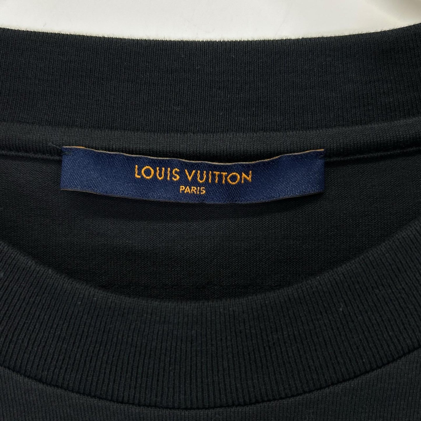 LOUIS VUITTON ルイヴィトン RM212 NPG HLY64W 21AW ブラック エンボスLVロゴ Tシャツ トップス