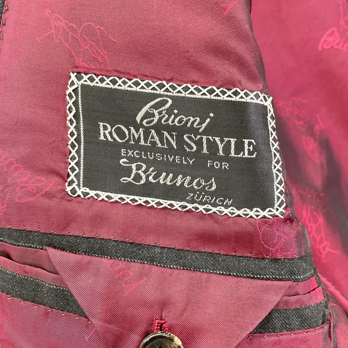 Brioni ブリオーニ ブラック ピンストライプ 3B テーラードジャケット ジャケット