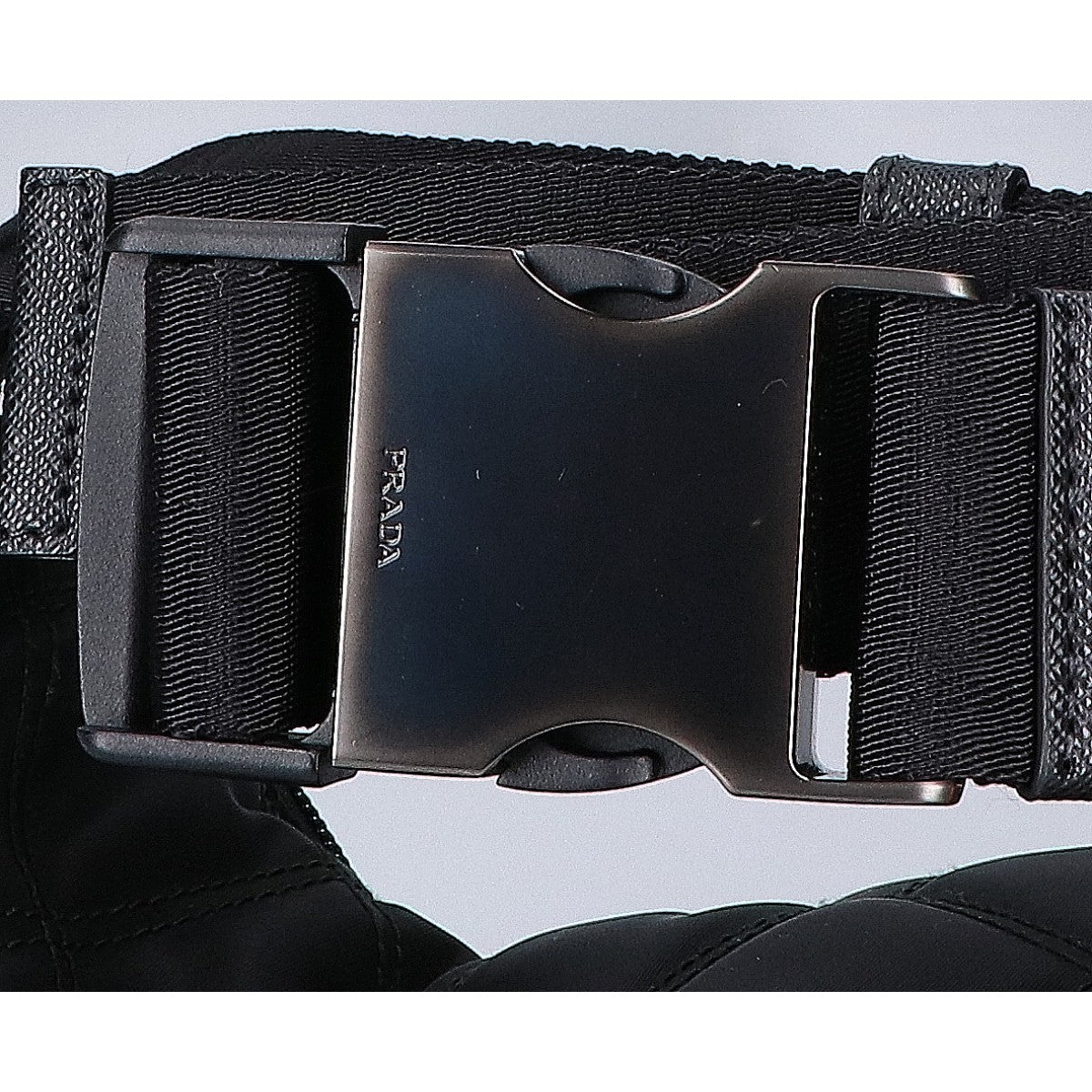 PRADA プラダ 美品 2VL003 ナイロン x サフィアーノ ロゴデザイン トライアングルプレート キルティングウエストバッグ ボディバッグ