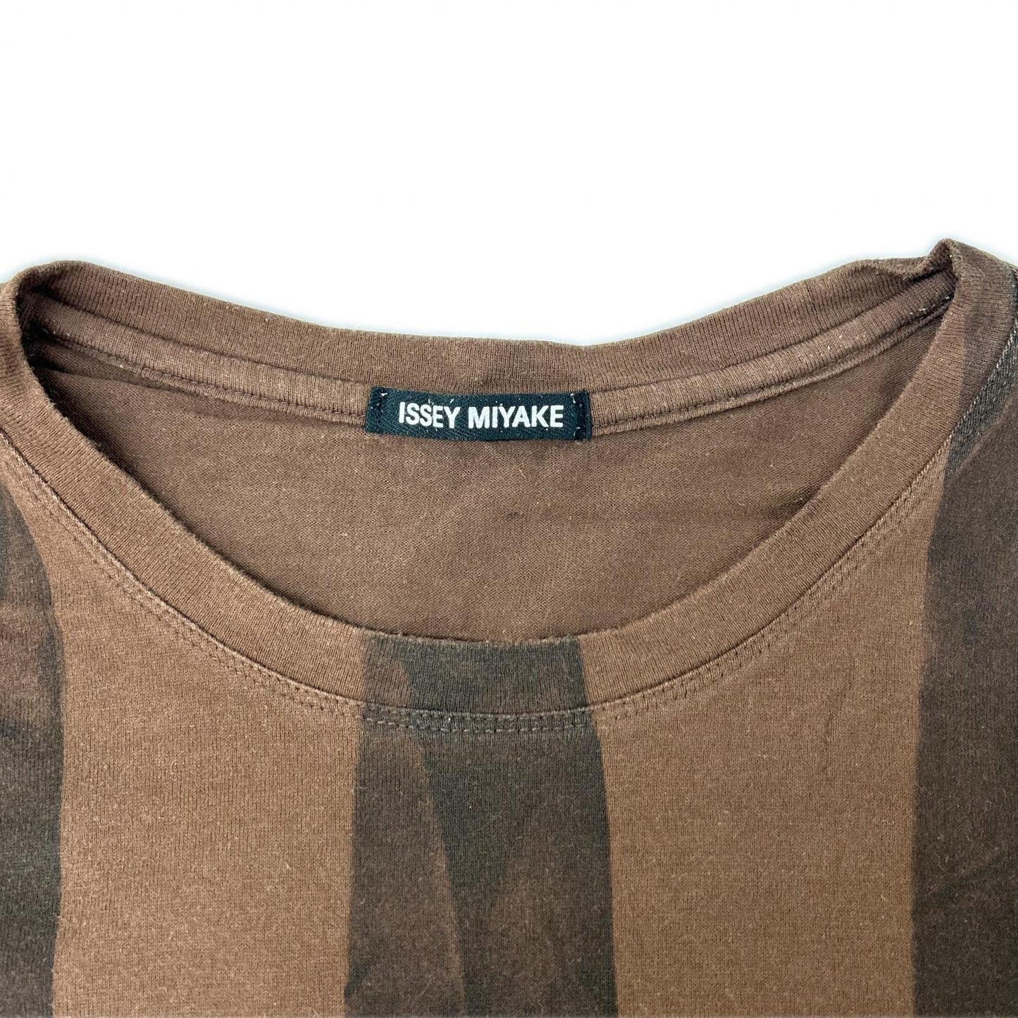 ISSEY MIYAKE MEN イッセイミヤケメン ME03JK431 ブラウン グラフィックプリントTシャツ トップス