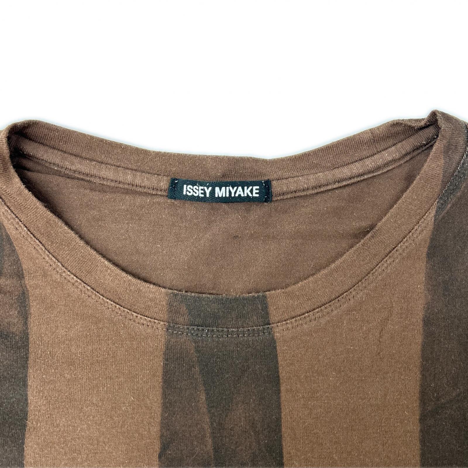ISSEY MIYAKE MEN イッセイミヤケメン ME03JK431 ブラウン グラフィックプリントTシャツ トップス