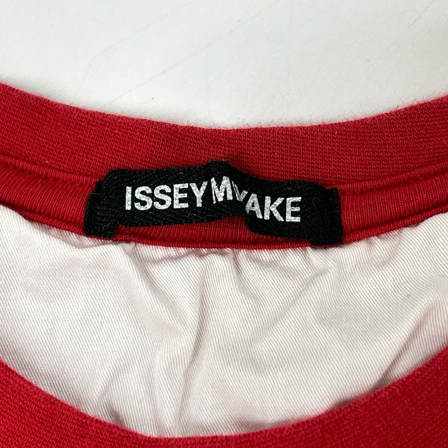 ISSEY MIYAKE MEN イッセイミヤケメン ME81JK416 レッド ステッチデザインTシャツ トップス