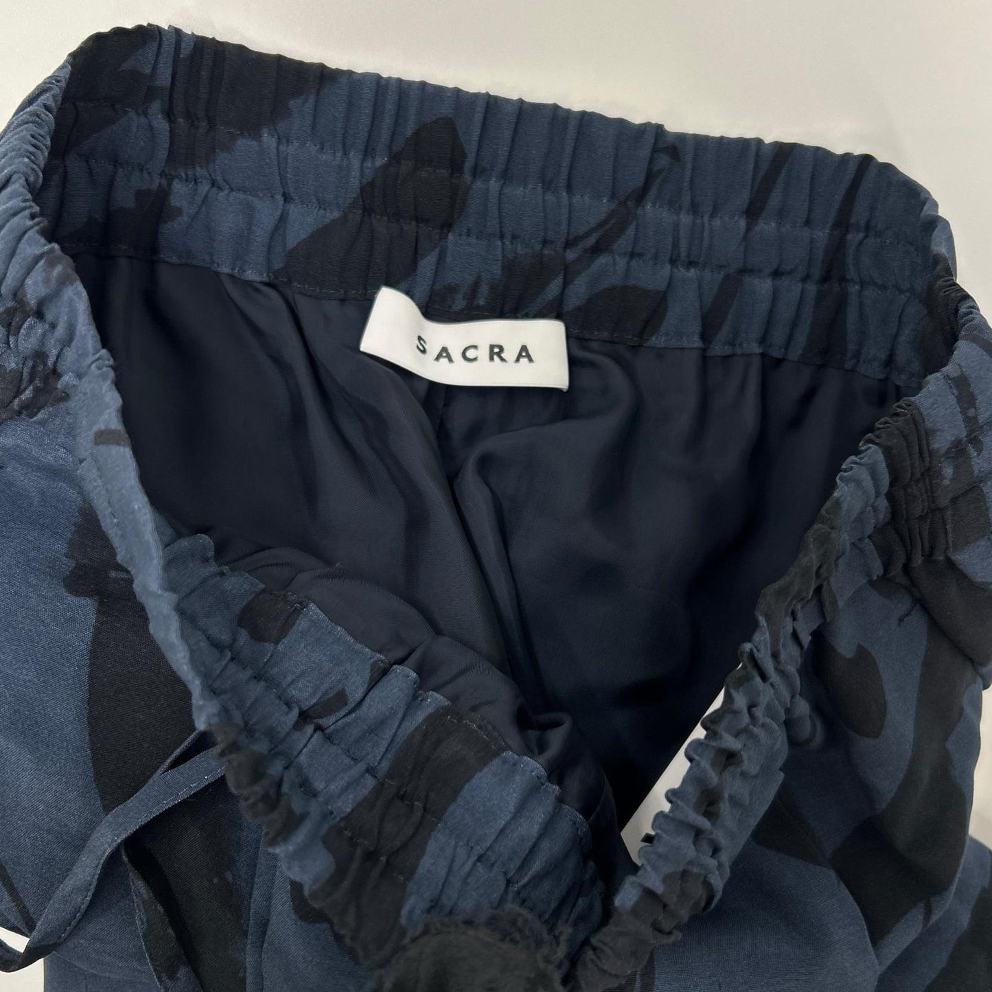 SACRA サクラ 24AW ネイビー ABSTRACT PAINTING PANTS/アブストラクトペインティングパンツ ボトムス