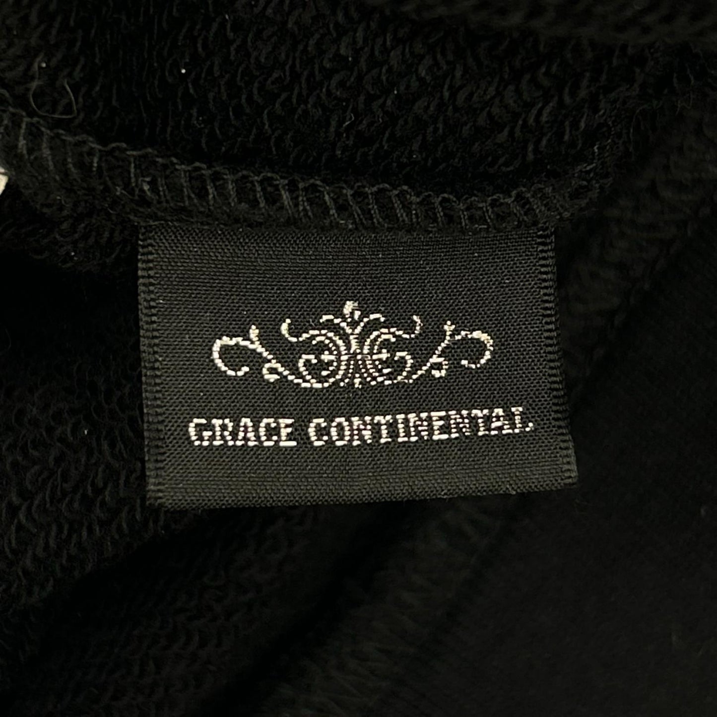 GRACE CONTINENTAL グレースコンチネンタル 0120442019 ブラック コットン カットボール×ビジュー ドルマンロゴカットトップ トップス