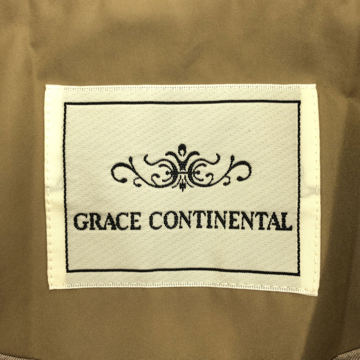 GRACE CONTINENTAL グレースコンチネンタル 0120463098 ベージュ ポリエステル メタルボタン ダブルブレストダウントレンチコート トップス