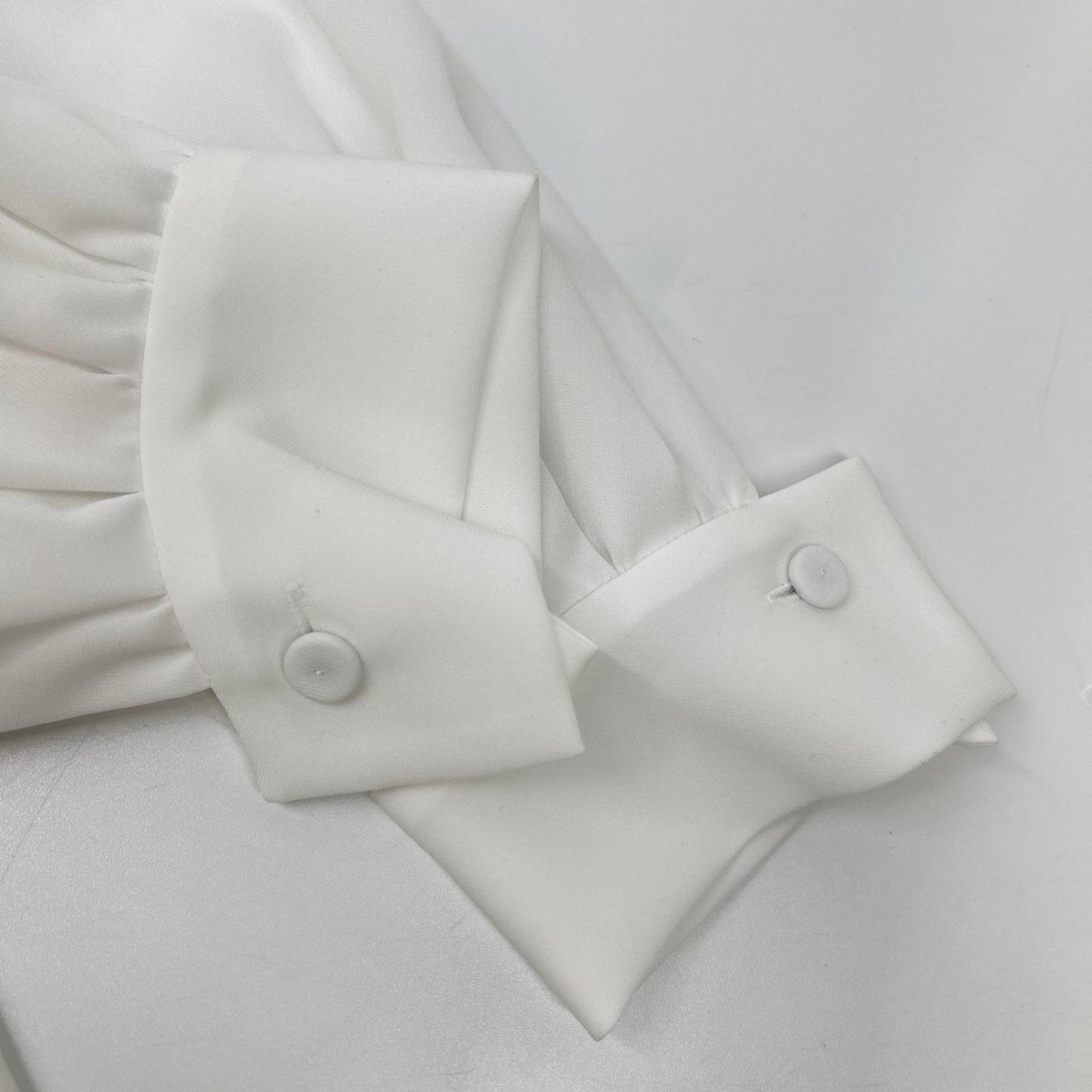 Grace Class グレースクラス 0223245174 ホワイト トリアセテート混 バックヘムフレア ロングテールドレスシャツ トップス