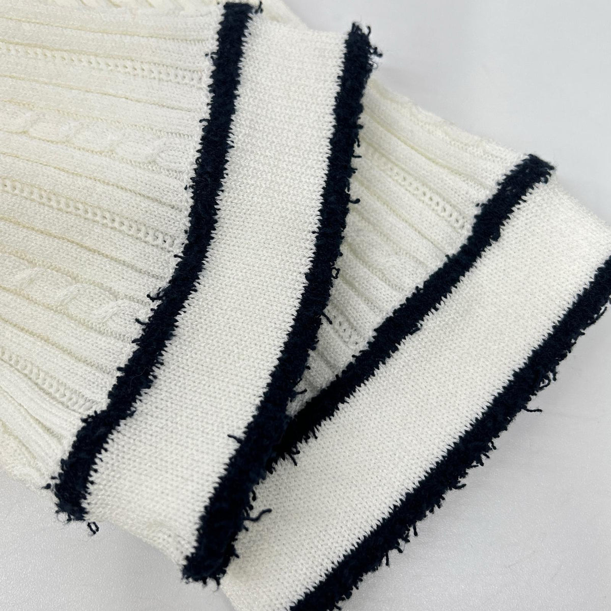 Rene ルネ 6412640 White × Navy Cotton-Blend Shell Logo Plate Cable-Knit Jacket Top