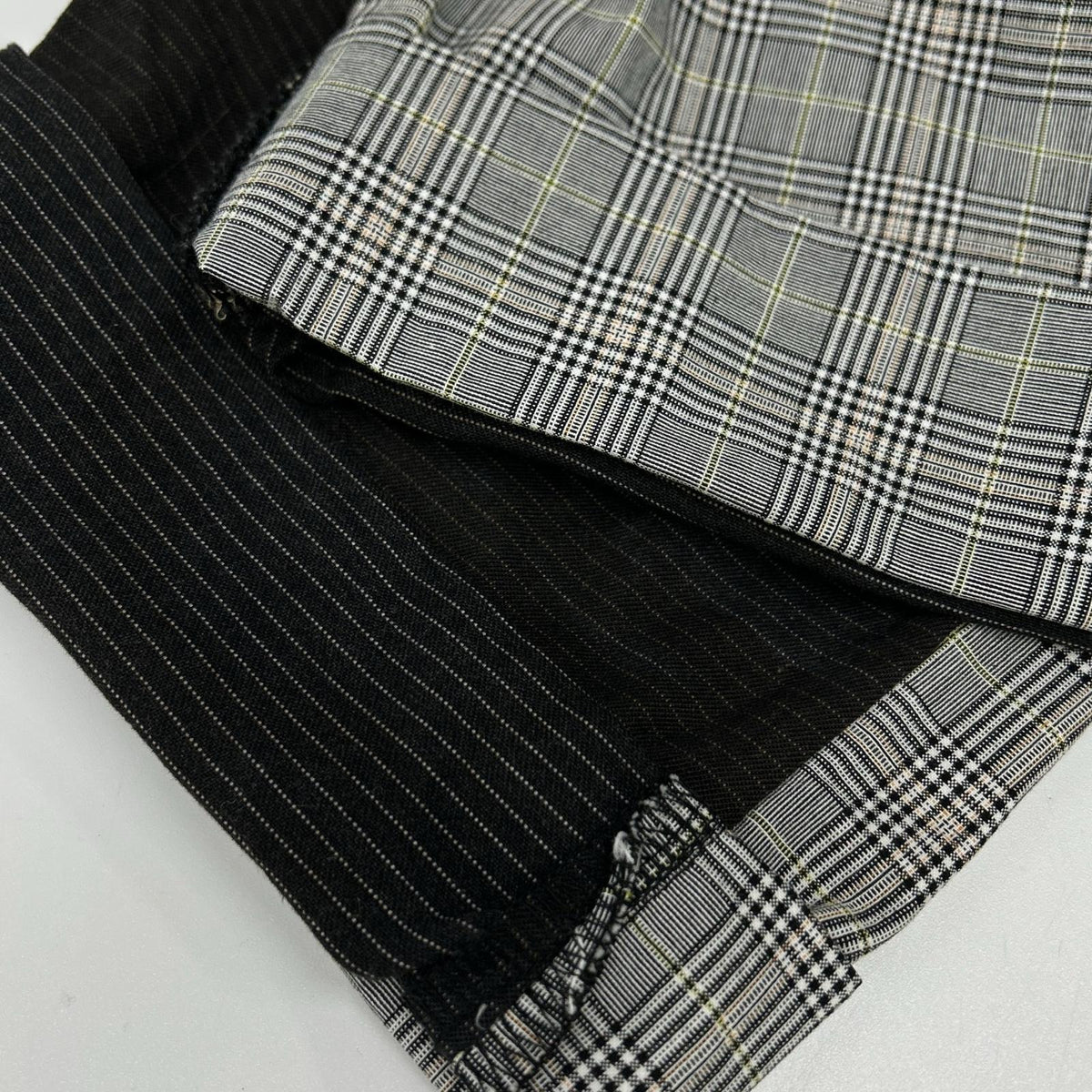 ボディソング BODYSONG Gray Checkered Camouflage-Pouch-Detailing Docking Slacks Pants Bottoms